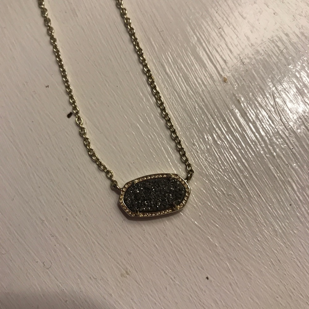 Kendra Scott necklace